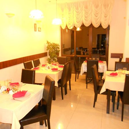 Flora Alpina Hotel อาซูกา ภายนอก รูปภาพ