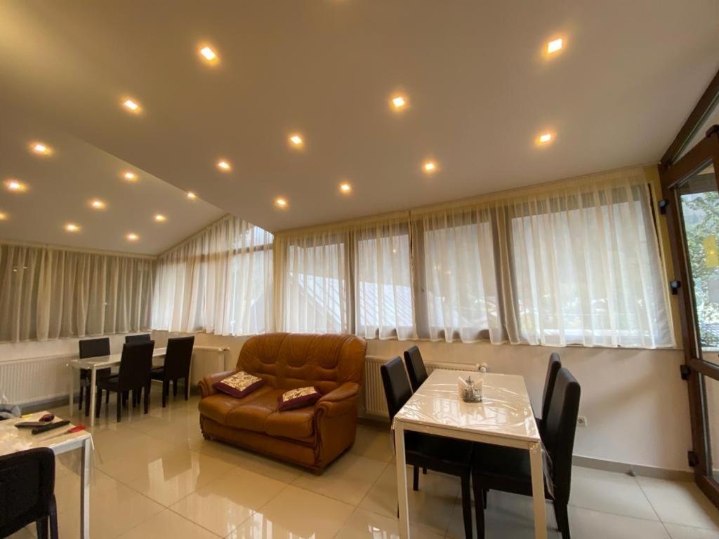 Flora Alpina Hotel อาซูกา ภายนอก รูปภาพ
