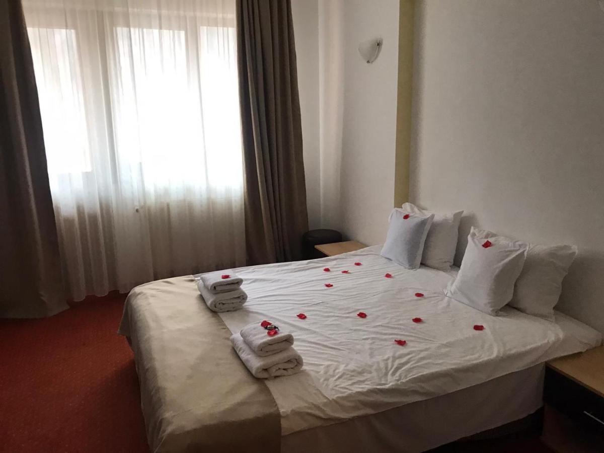 Flora Alpina Hotel อาซูกา ภายนอก รูปภาพ