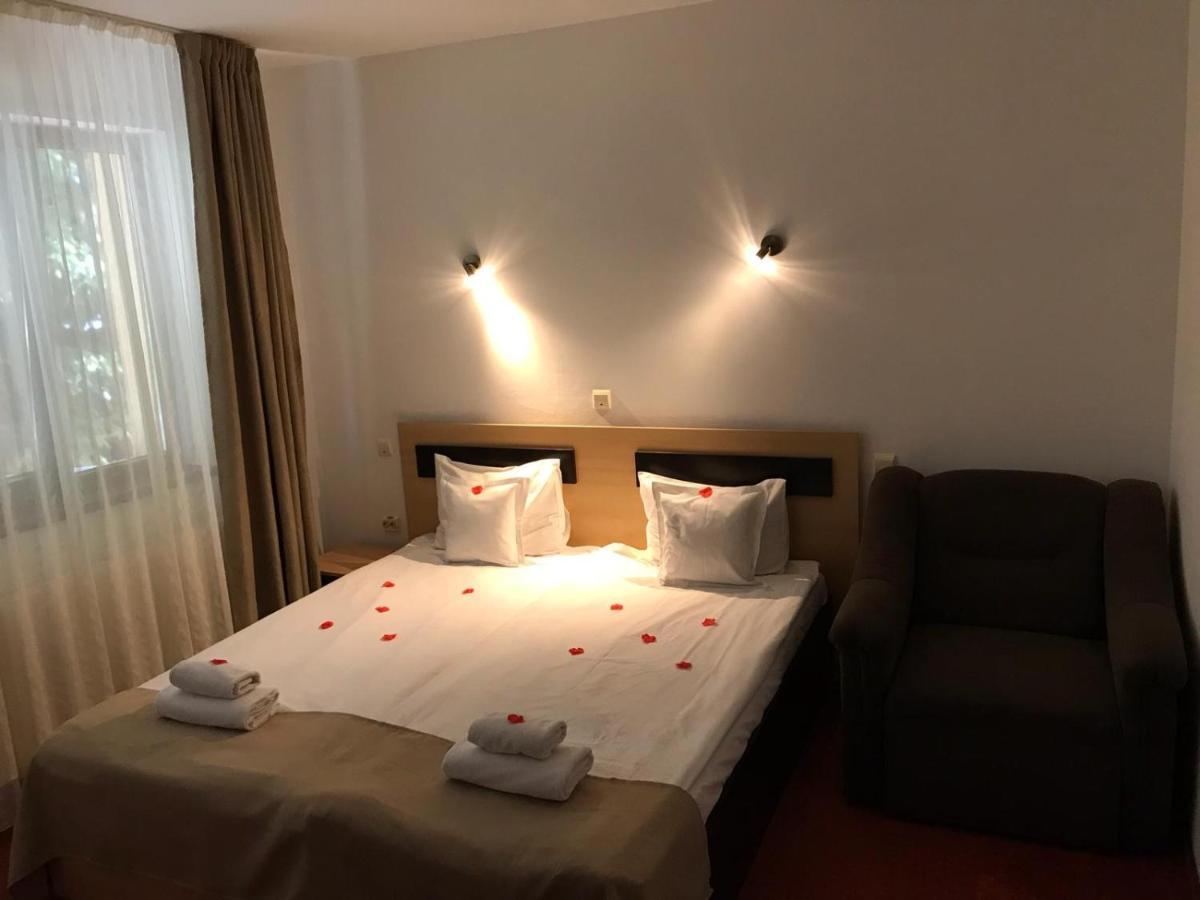Flora Alpina Hotel อาซูกา ภายนอก รูปภาพ