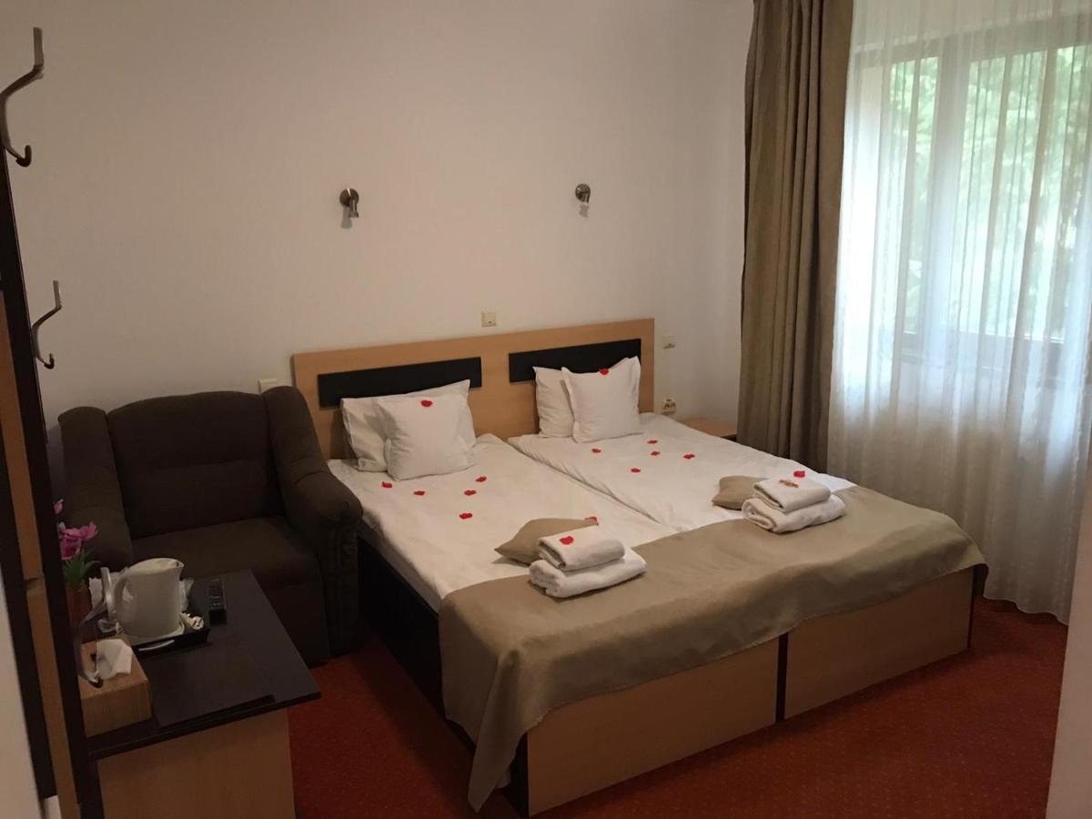Flora Alpina Hotel อาซูกา ภายนอก รูปภาพ