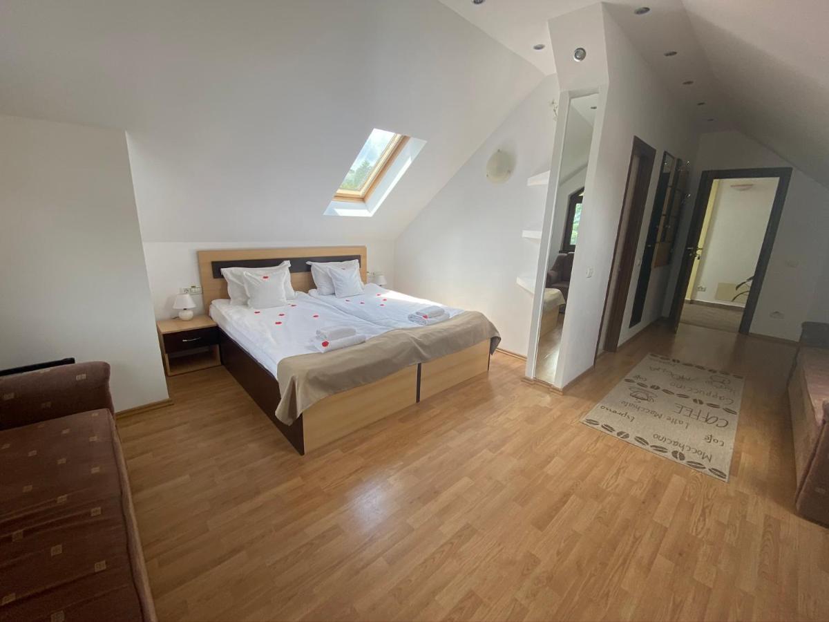 Flora Alpina Hotel อาซูกา ภายนอก รูปภาพ
