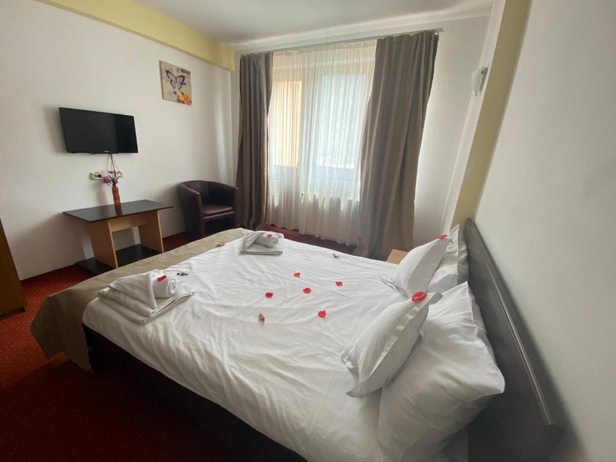 Flora Alpina Hotel อาซูกา ภายนอก รูปภาพ