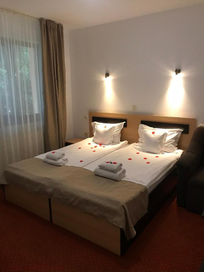 Flora Alpina Hotel อาซูกา ภายนอก รูปภาพ