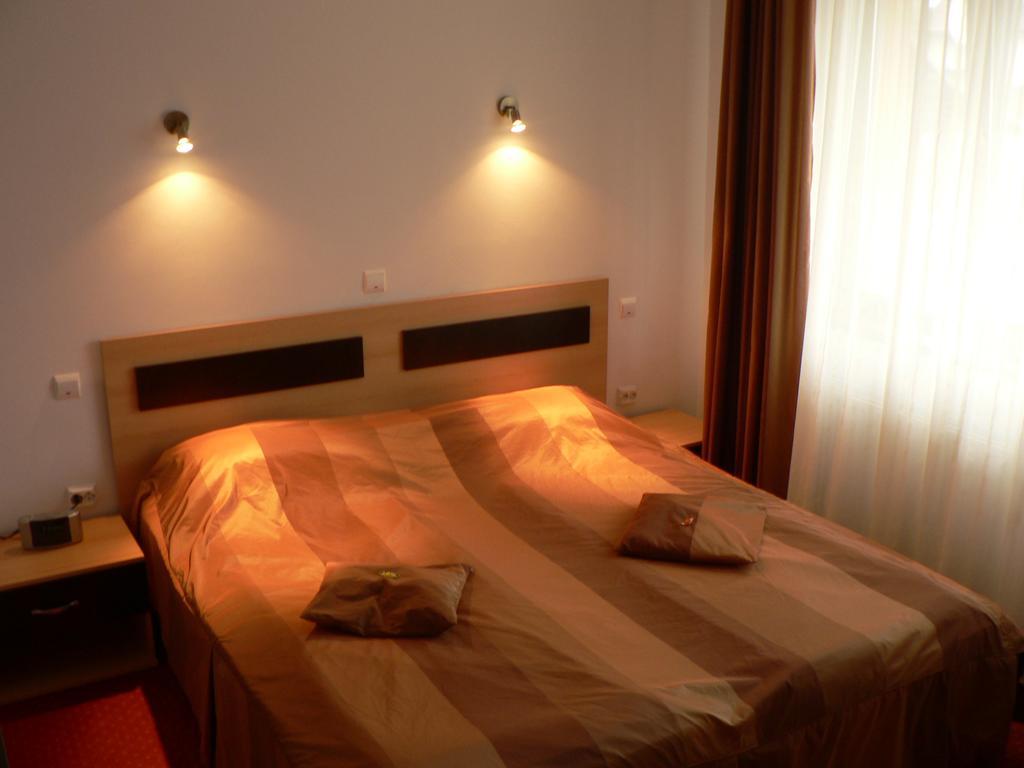 Flora Alpina Hotel อาซูกา ภายนอก รูปภาพ
