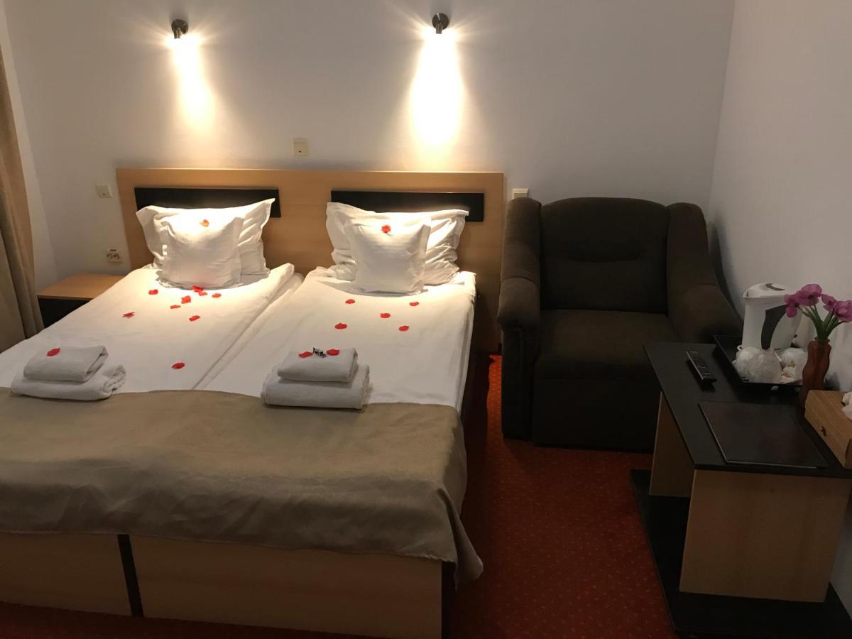 Flora Alpina Hotel อาซูกา ภายนอก รูปภาพ