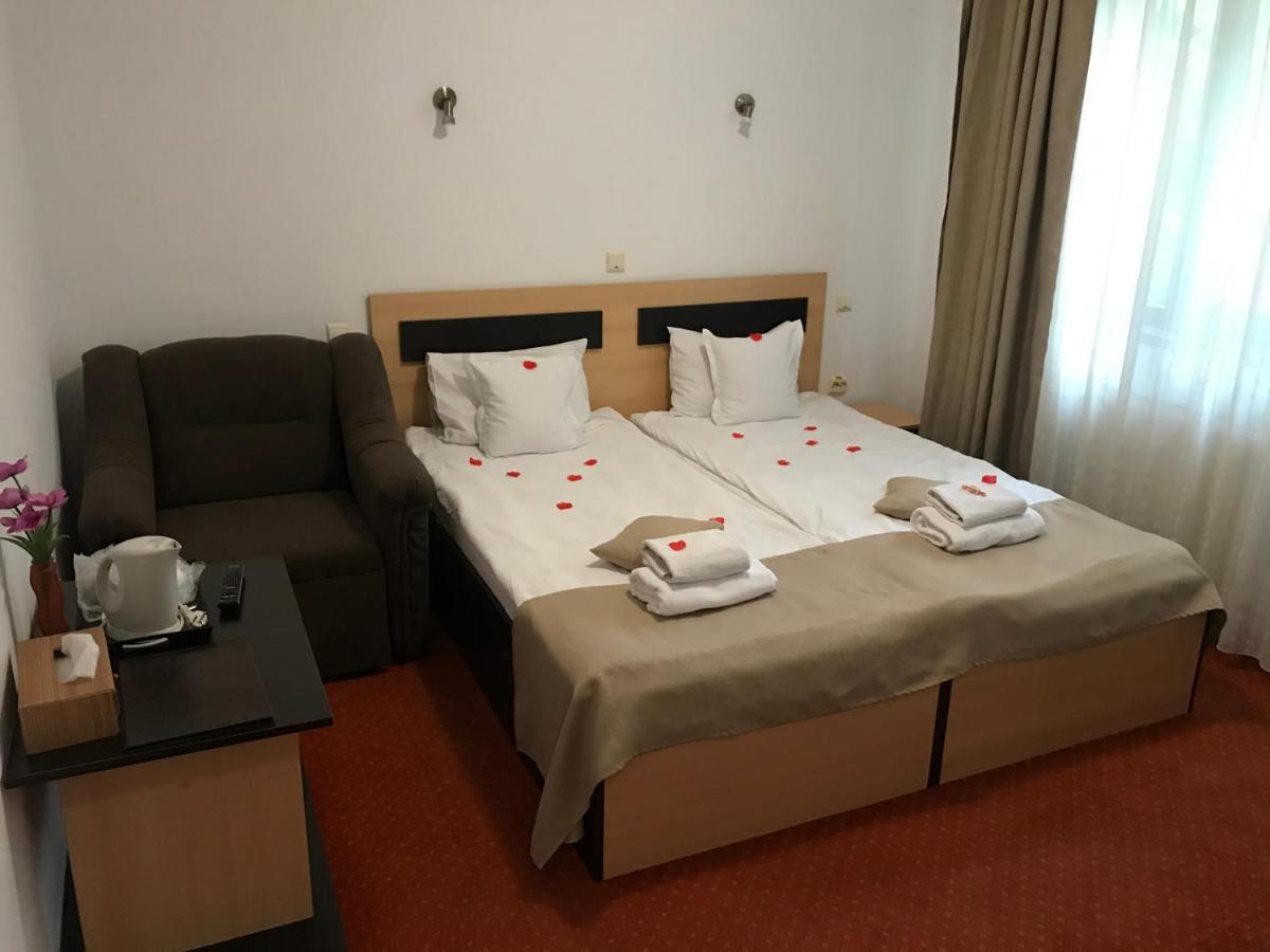 Flora Alpina Hotel อาซูกา ภายนอก รูปภาพ